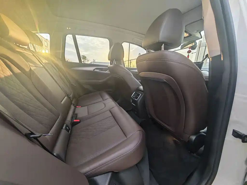 BMW iX3 — миниатюра 8
