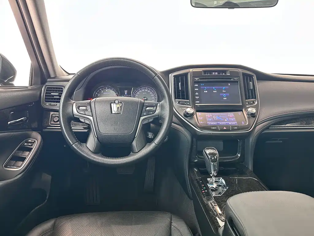 Toyota Crown — миниатюра 21