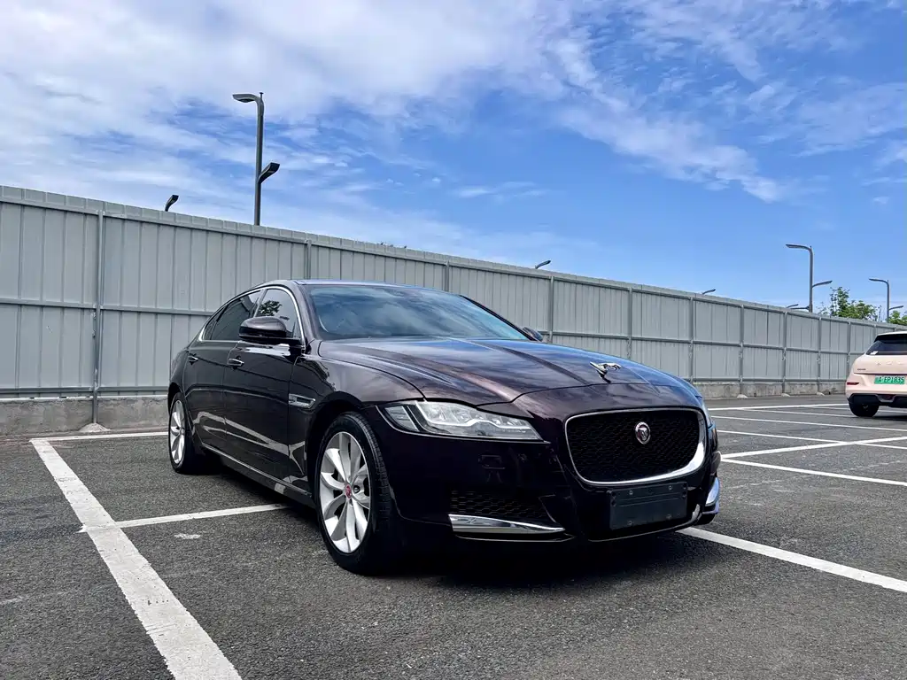 Jaguar XFL — миниатюра 3