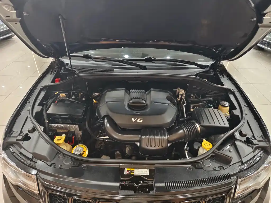 Jeep Grand Cherokee (Import) — миниатюра 19