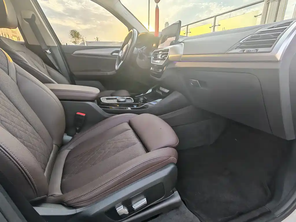 BMW iX3 — миниатюра 7