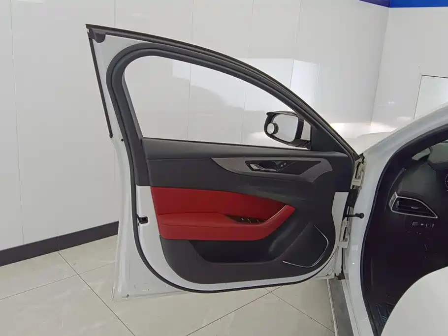 Jaguar XEL — миниатюра 7