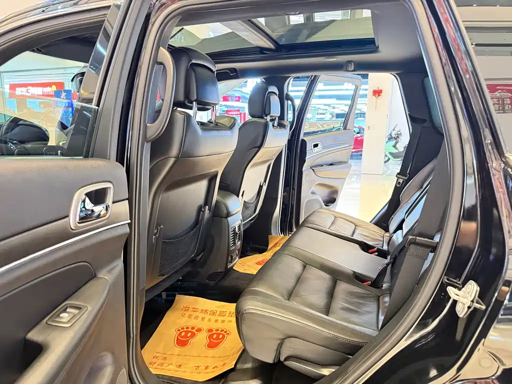 Jeep Grand Cherokee (Import) — миниатюра 9