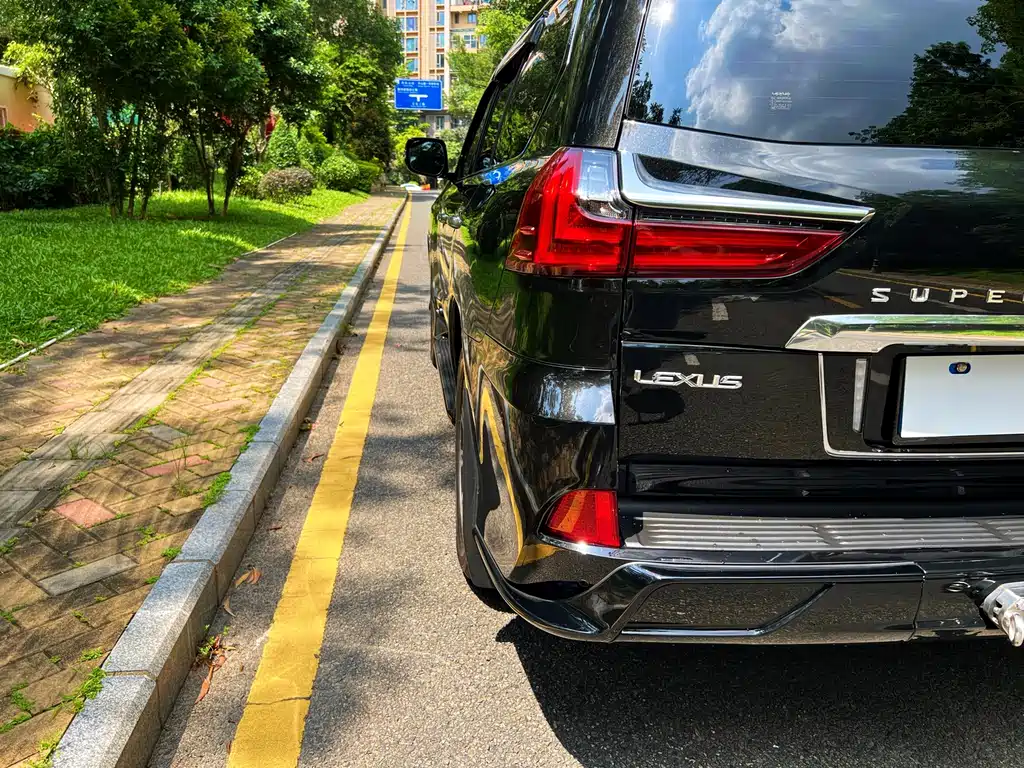 Lexus LX — миниатюра 15