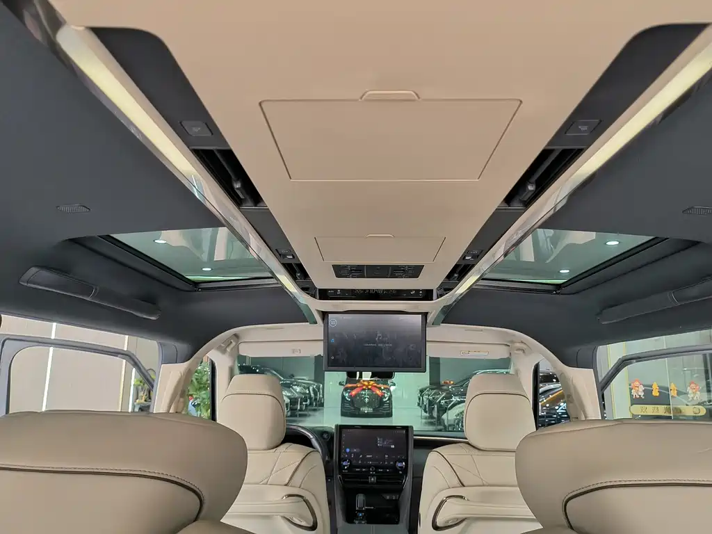 Toyota Vellfire — миниатюра 15