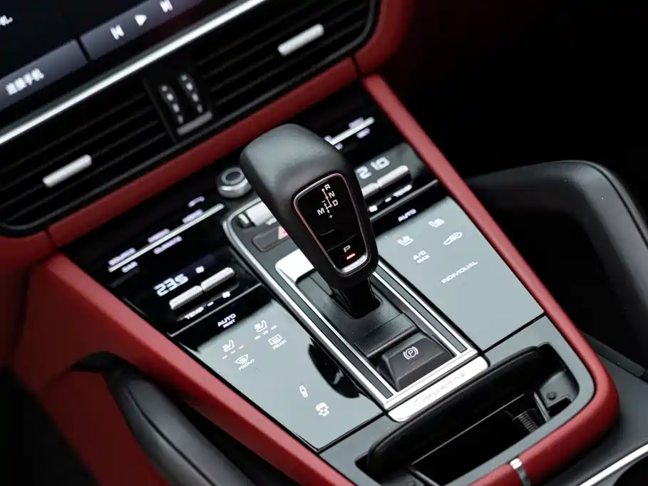 Porsche Cayenne Hybrid — миниатюра 14