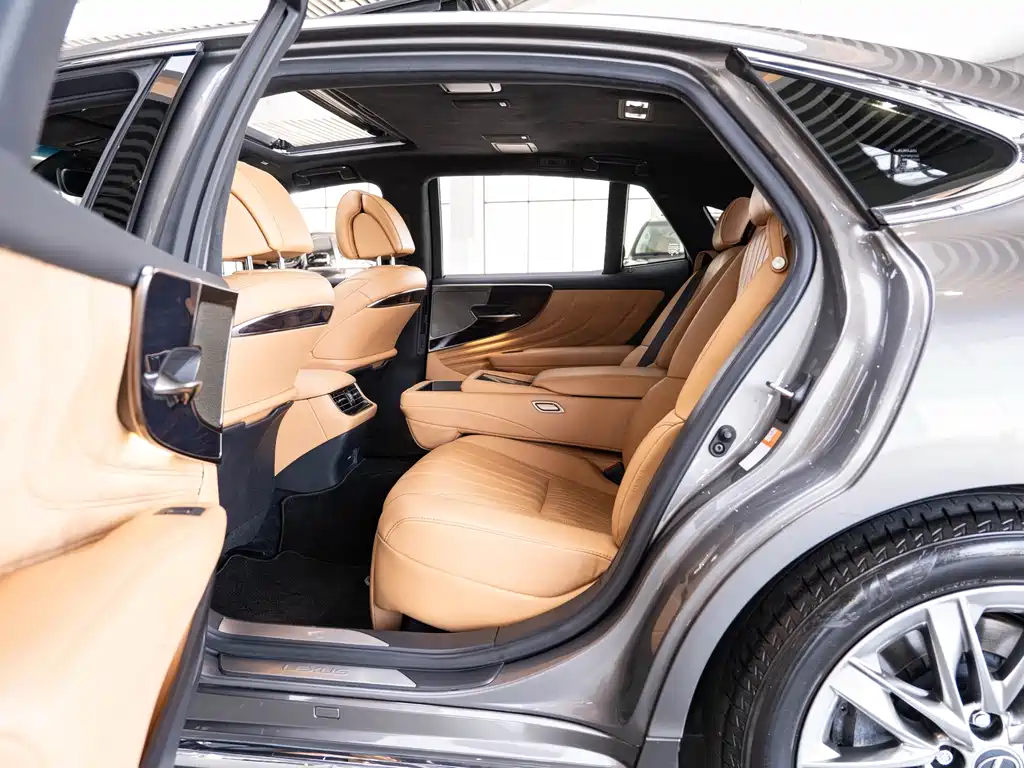 Lexus LS — миниатюра 10
