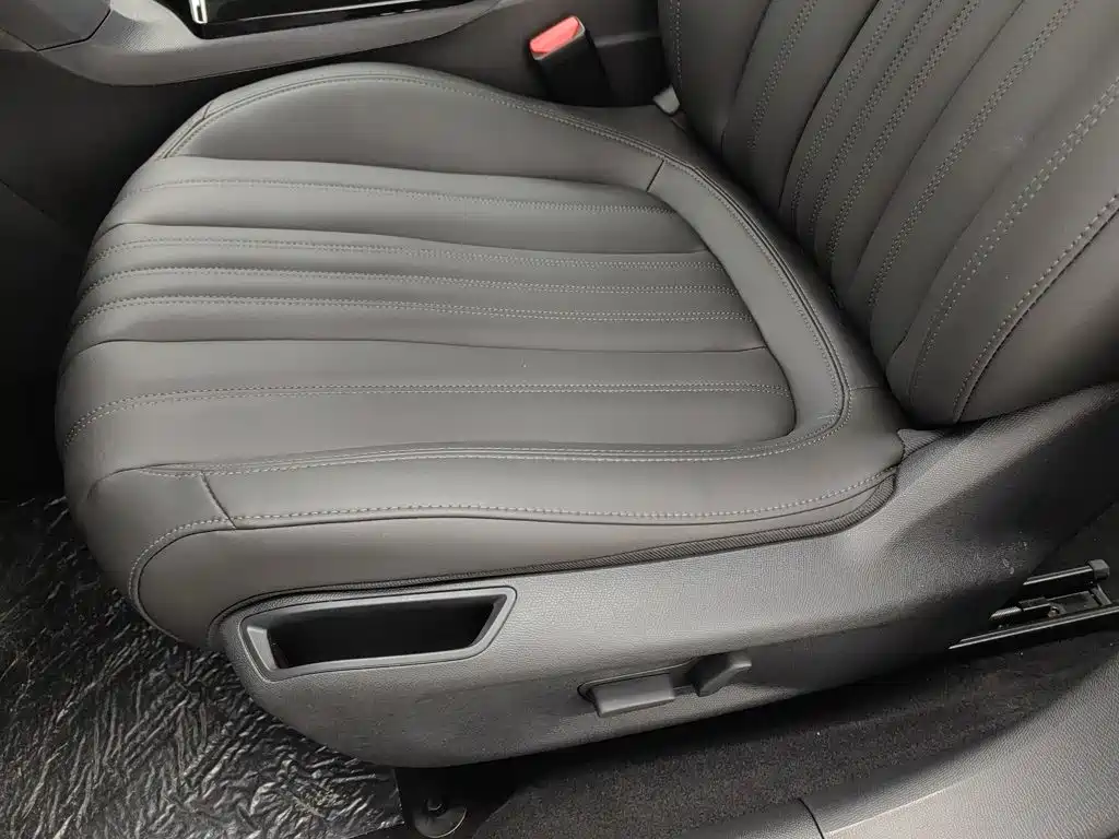 Peugeot 408 — миниатюра 20