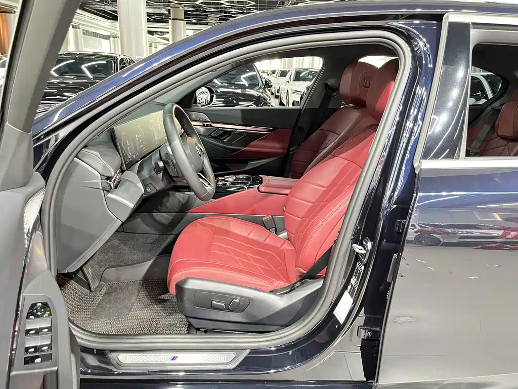 BMW 5 Series — миниатюра 4