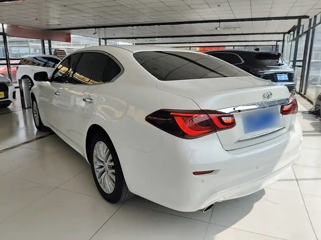 Infiniti Q70 — миниатюра 5