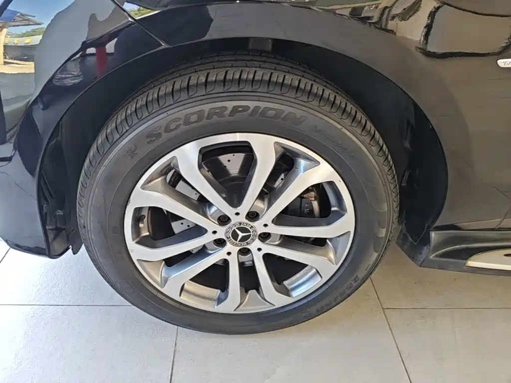 Mercedes-Benz GLE (Import) — миниатюра 23