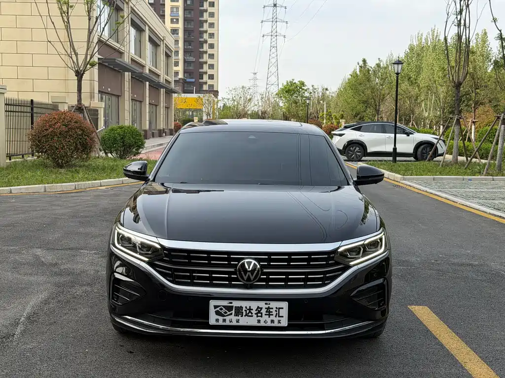 Volkswagen Passat 2023 330TSI Luxury