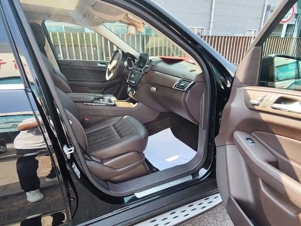 Mercedes-Benz GLE (Import) — миниатюра 16