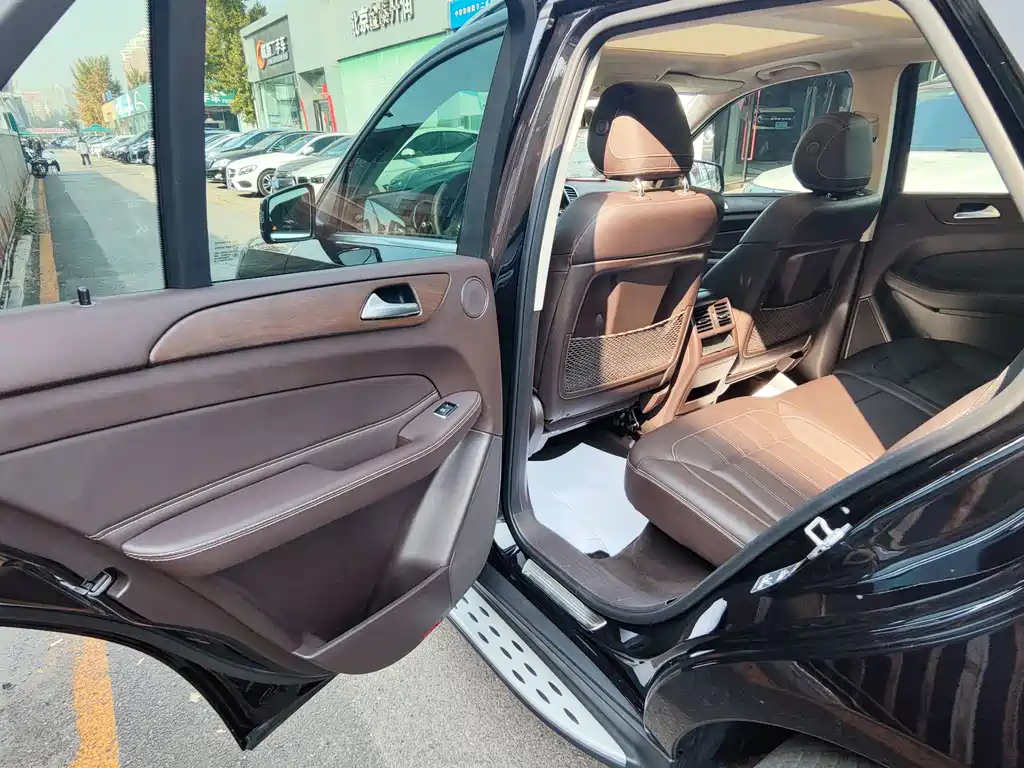 Mercedes-Benz GLE (Import) — миниатюра 12