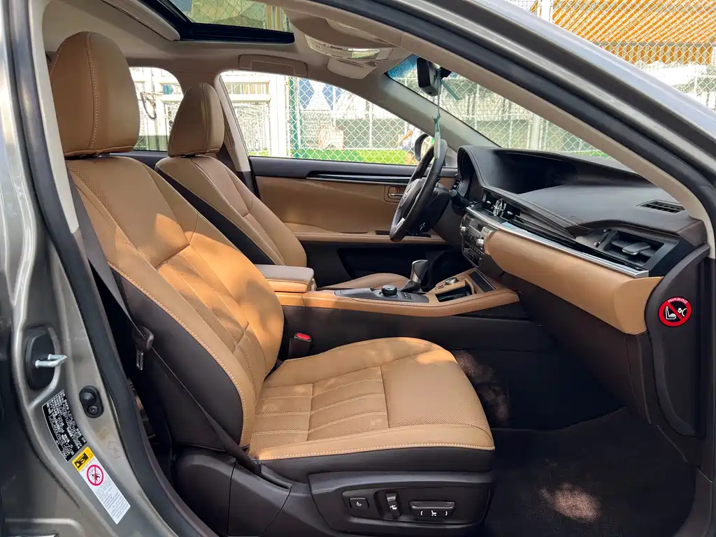 Lexus ES — миниатюра 12
