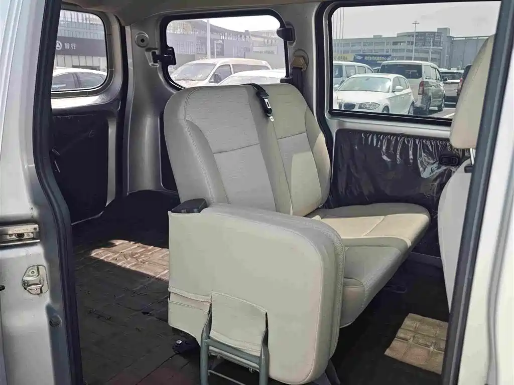 Wuling Hongguang V — миниатюра 10