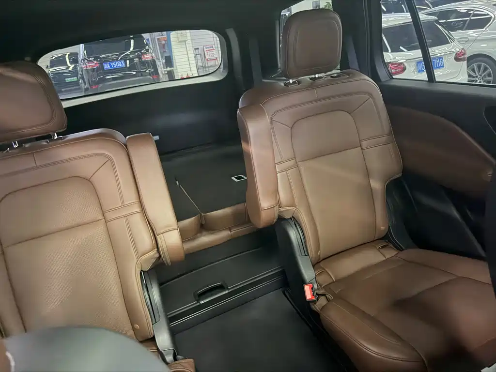 Lincoln Aviator — миниатюра 14