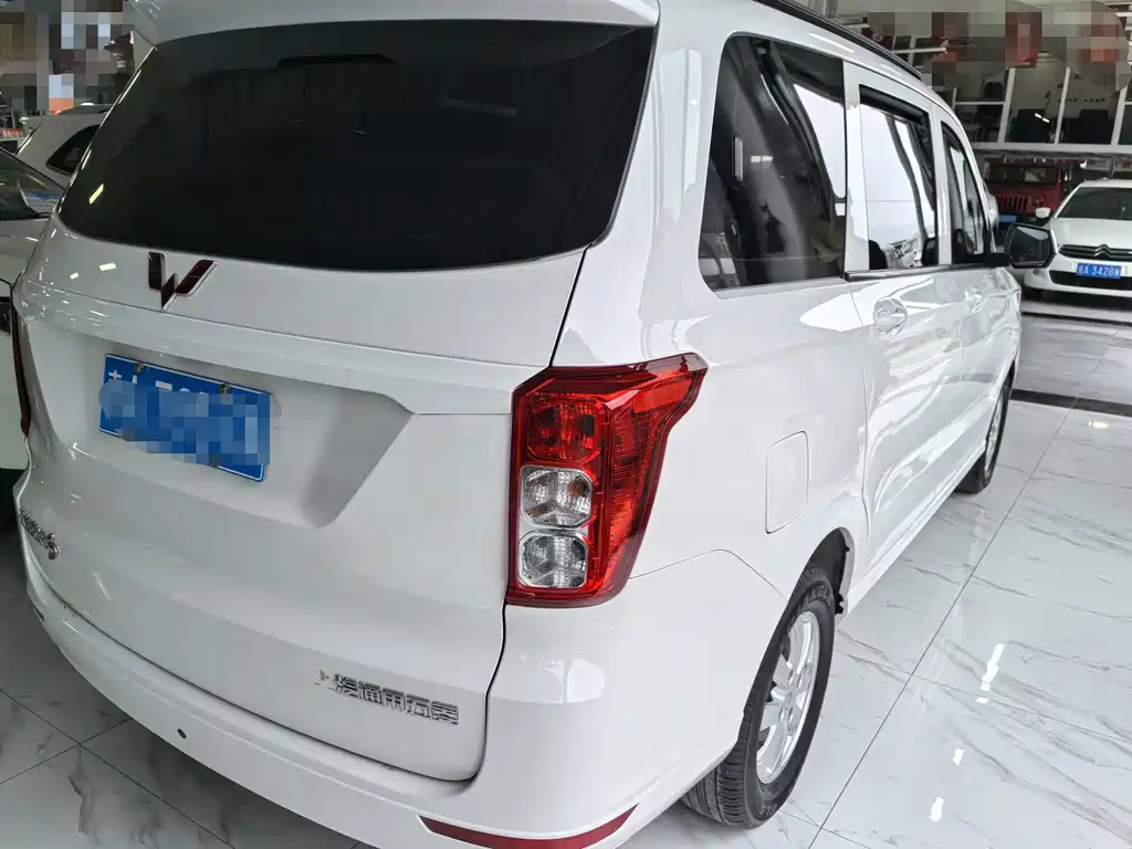 Wuling Hongguang — миниатюра 6