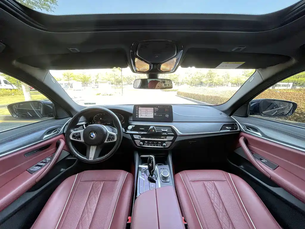 BMW 5 Series — миниатюра 13