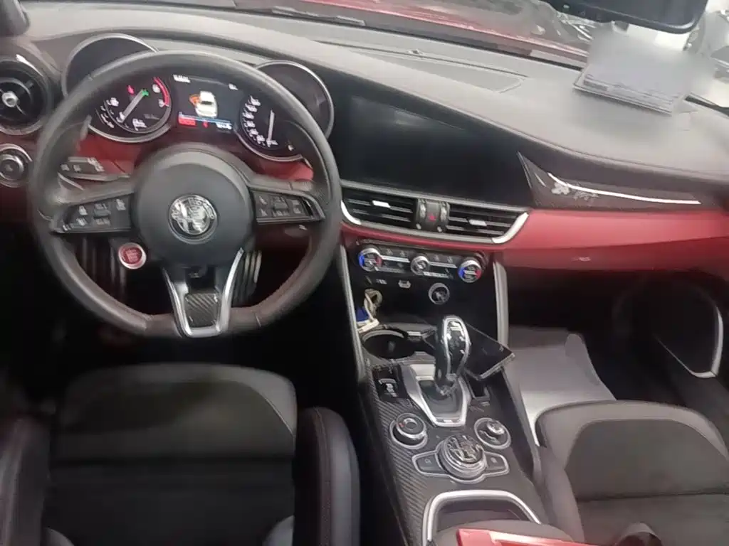 Alfa Romeo Giulia — миниатюра 10