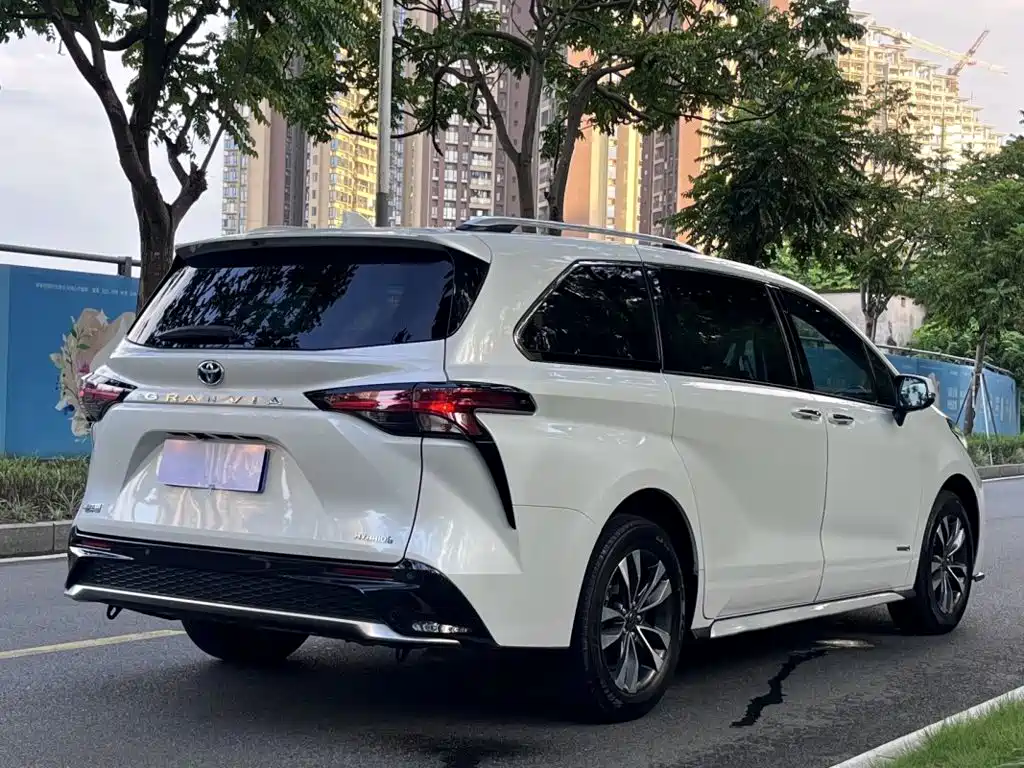 Toyota Granvia — миниатюра 13