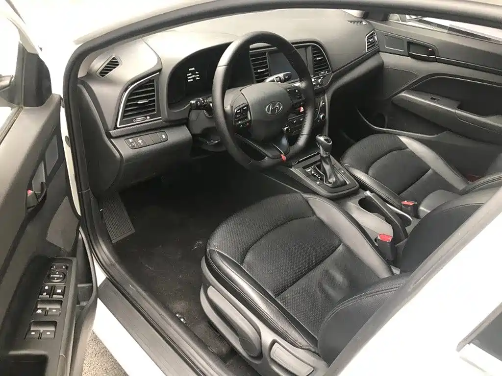 Hyundai Elantra — миниатюра 7