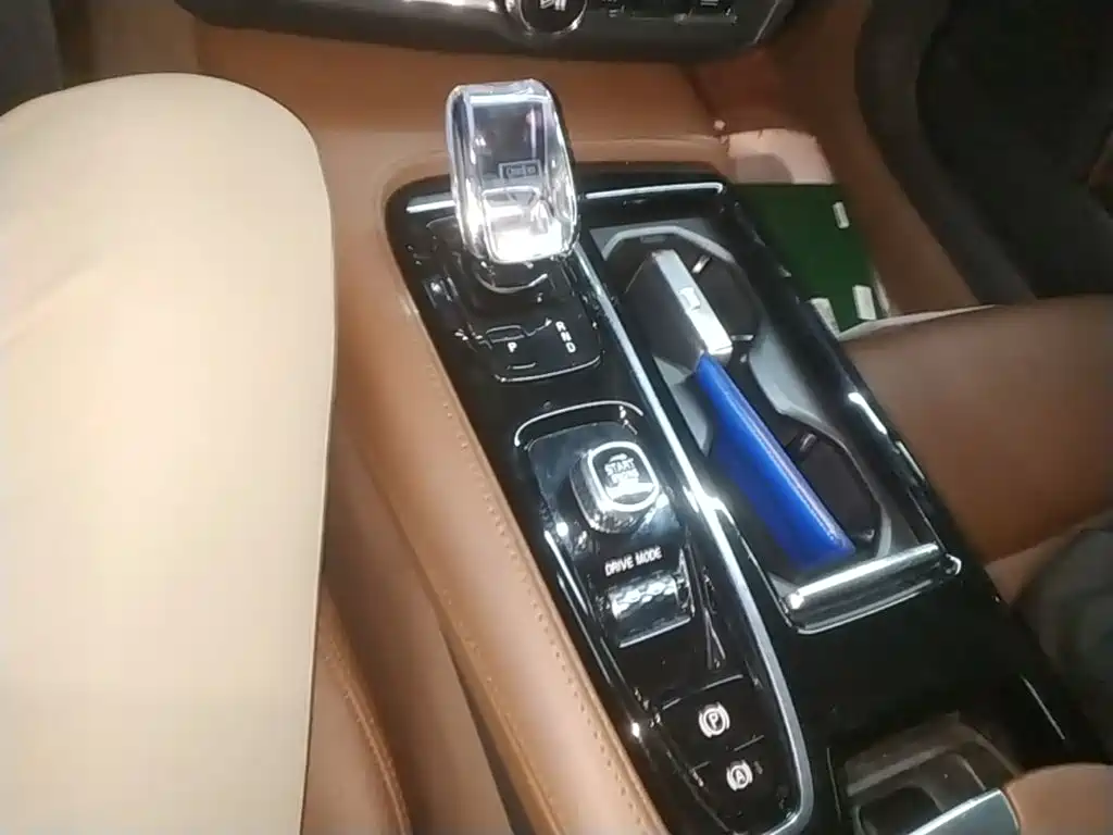 Volvo S90 PHEV — миниатюра 14