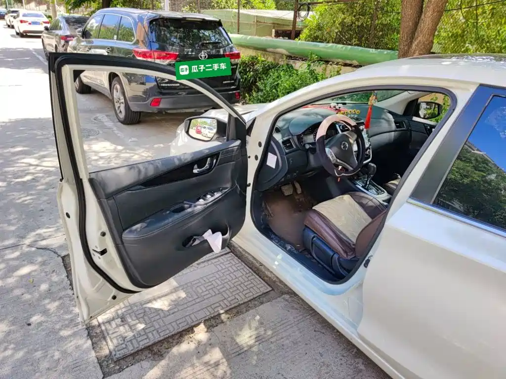Nissan Tiida — миниатюра 14