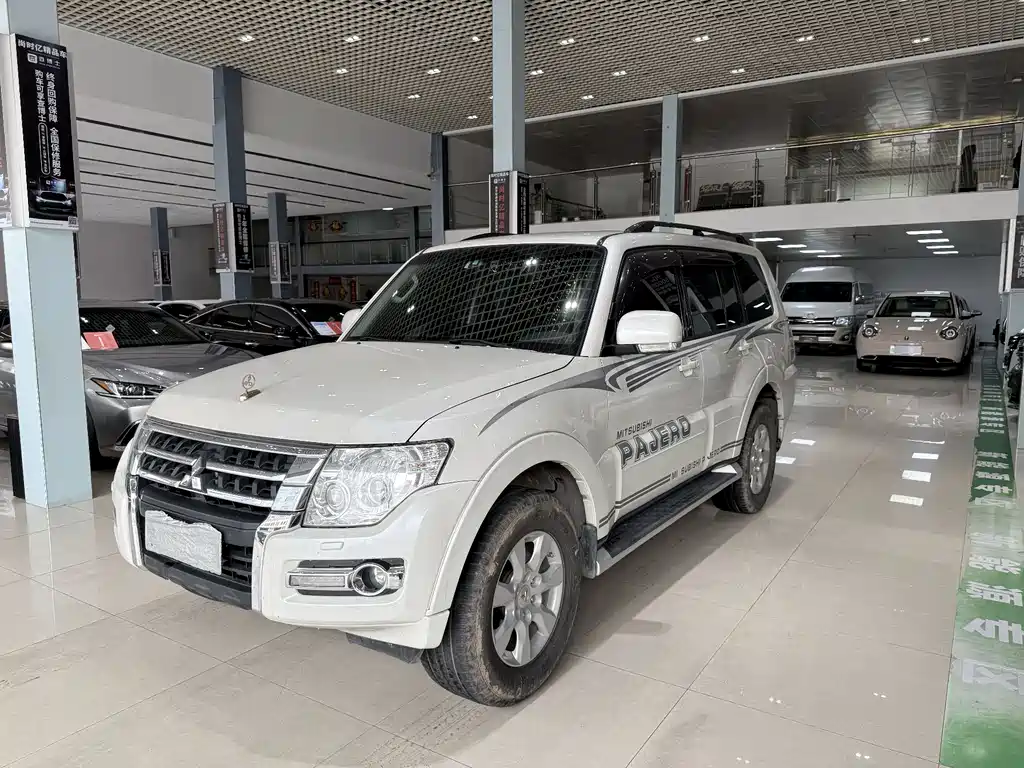 Mitsubishi Pajero (Import) 2019