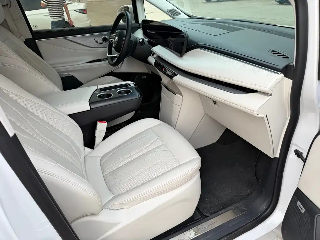Buick GL8 Hybrid — миниатюра 4