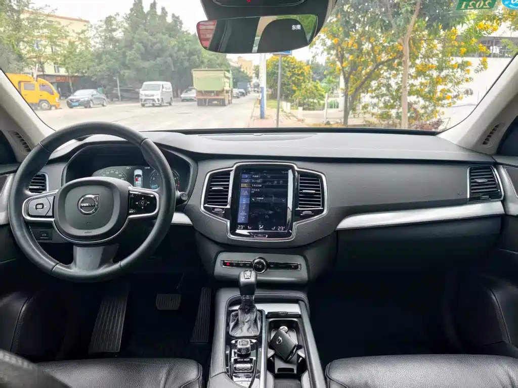 Volvo XC90 — миниатюра 6