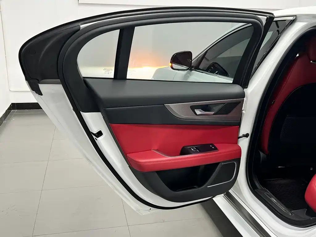 Jaguar XEL — миниатюра 25