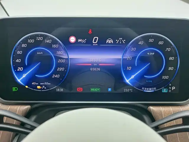 Mercedes-Benz EQE SUV — миниатюра 6