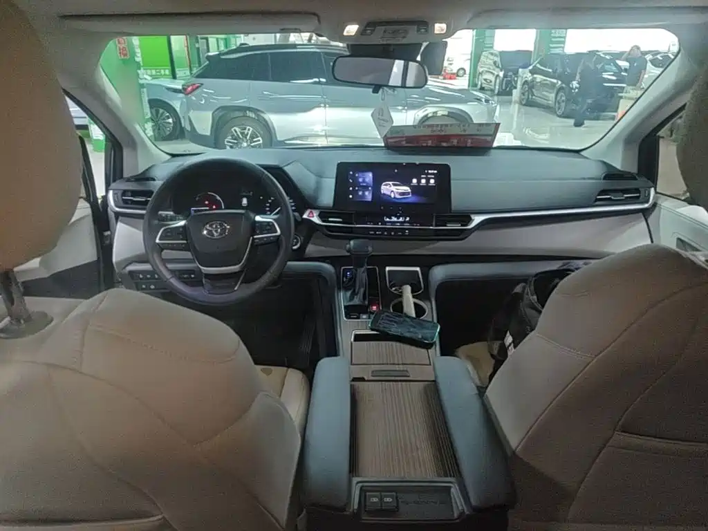 Toyota Sienna — миниатюра 10