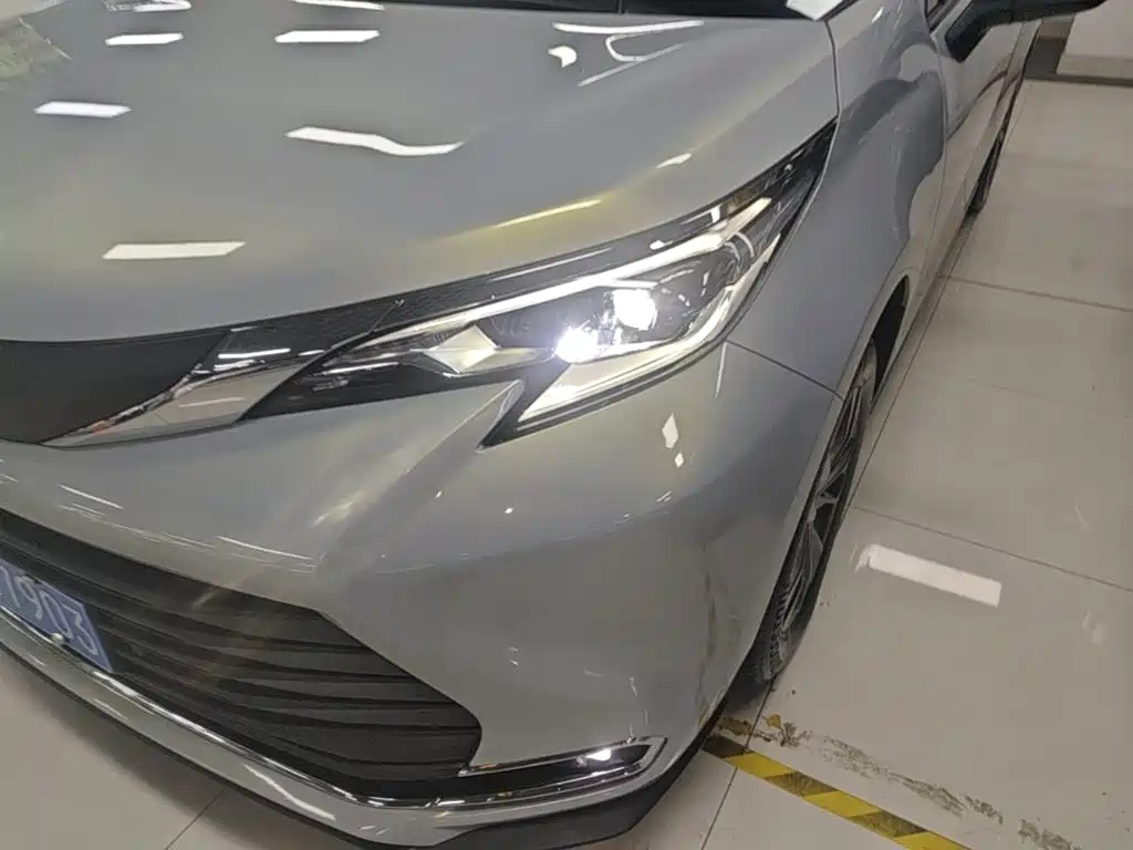 Toyota Sienna — миниатюра 24