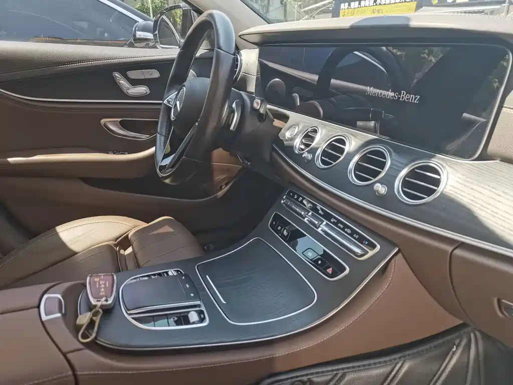 Mercedes-Benz E-Class — миниатюра 14