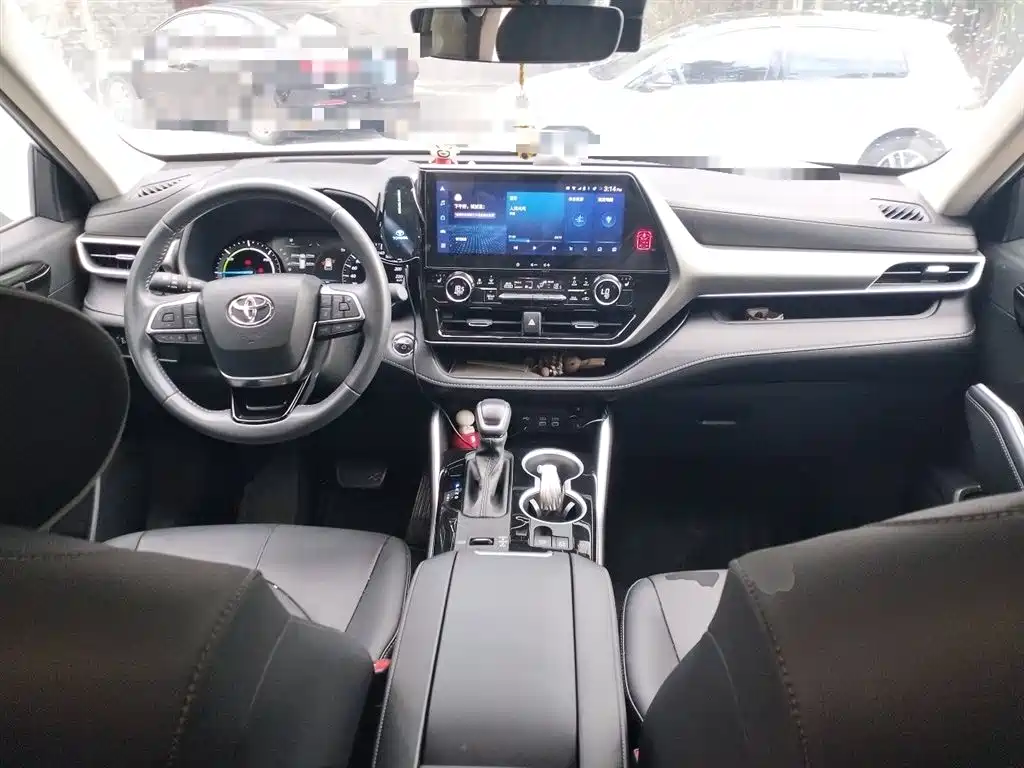 Toyota Highlander 2023 2.5L Luxury 7 мест
