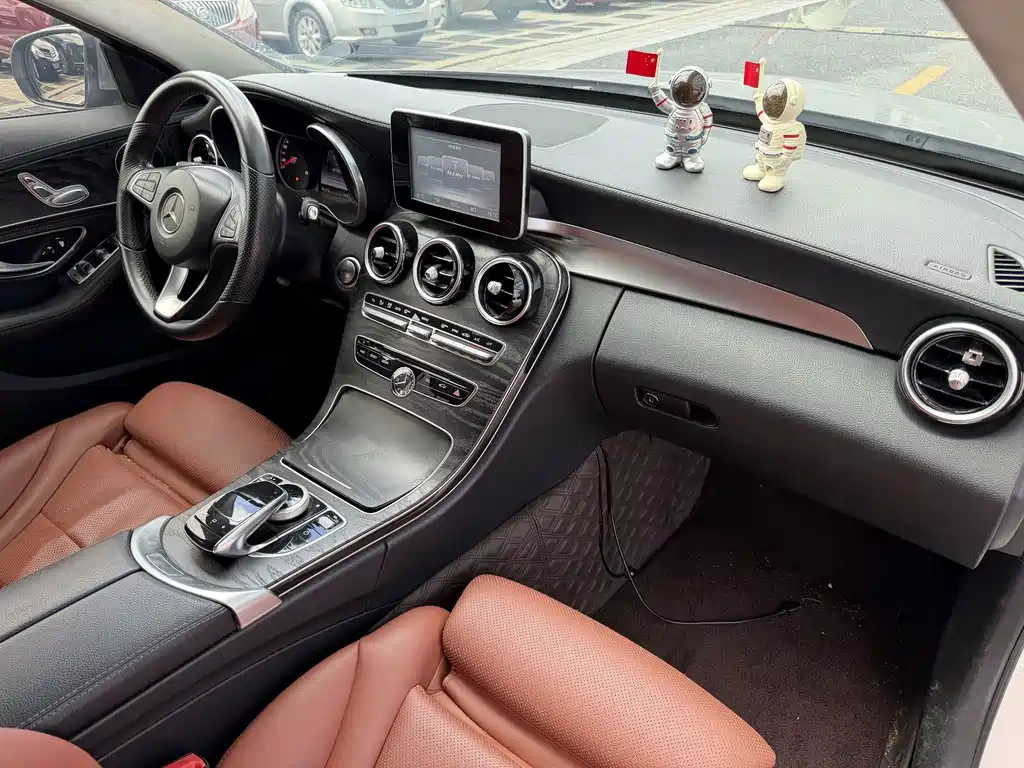 Mercedes-Benz C-Class — миниатюра 6
