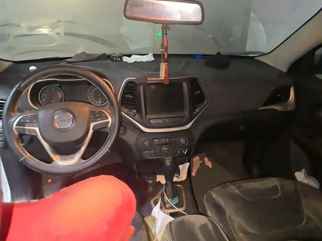 Jeep Cherokee — миниатюра 5