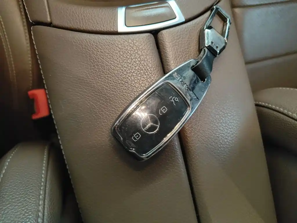 Mercedes-Benz E-Class — миниатюра 9