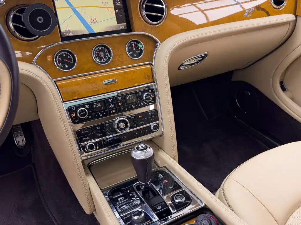 Bentley Mulsanne — миниатюра 23