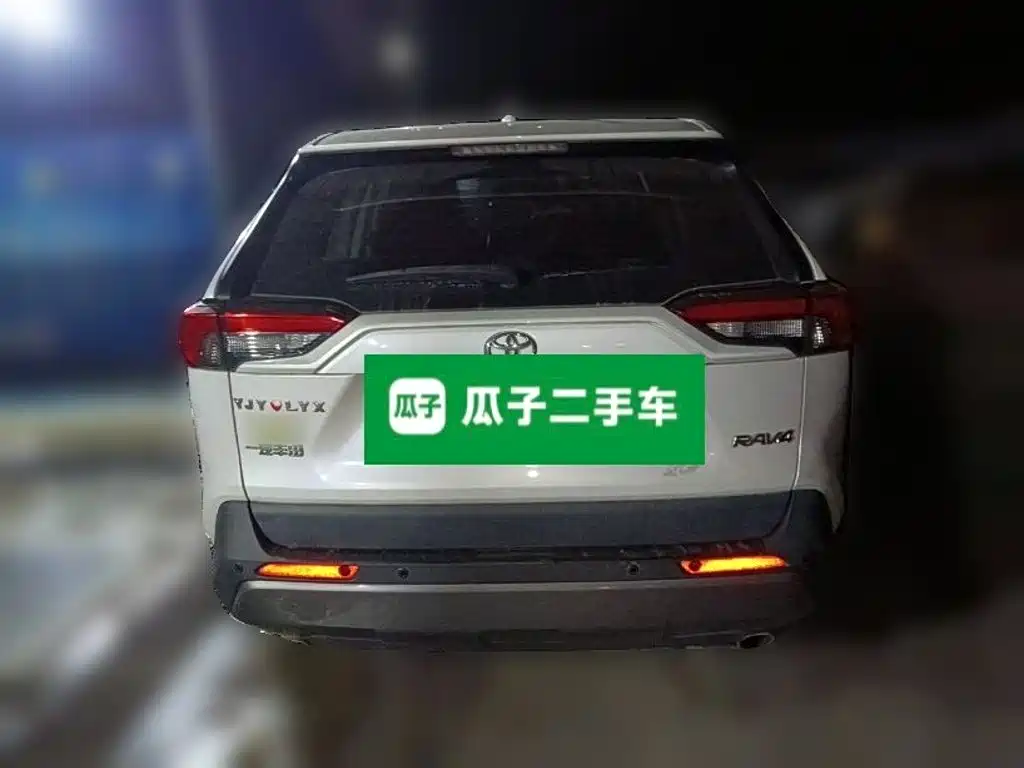 Toyota RAV4 — миниатюра 5