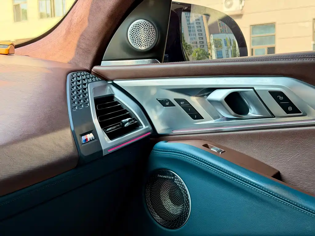 BMW XM — миниатюра 8