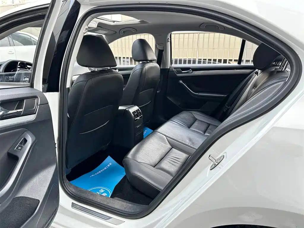 Volkswagen Sagitar — миниатюра 28