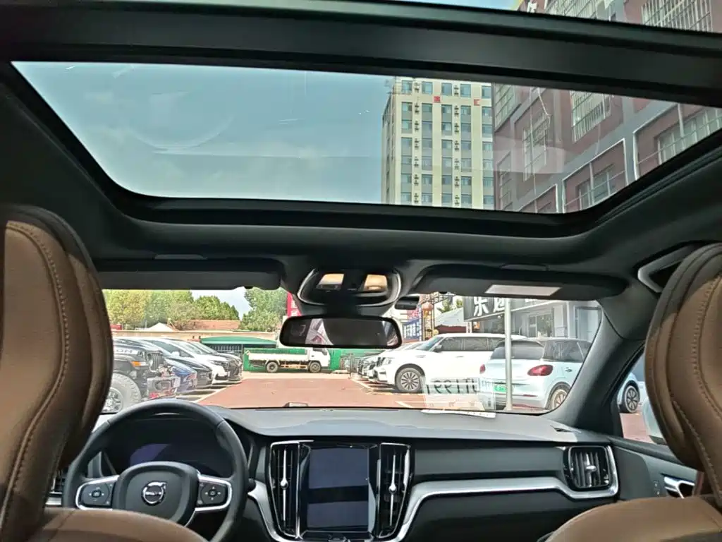 Volvo S60 PHEV — миниатюра 18