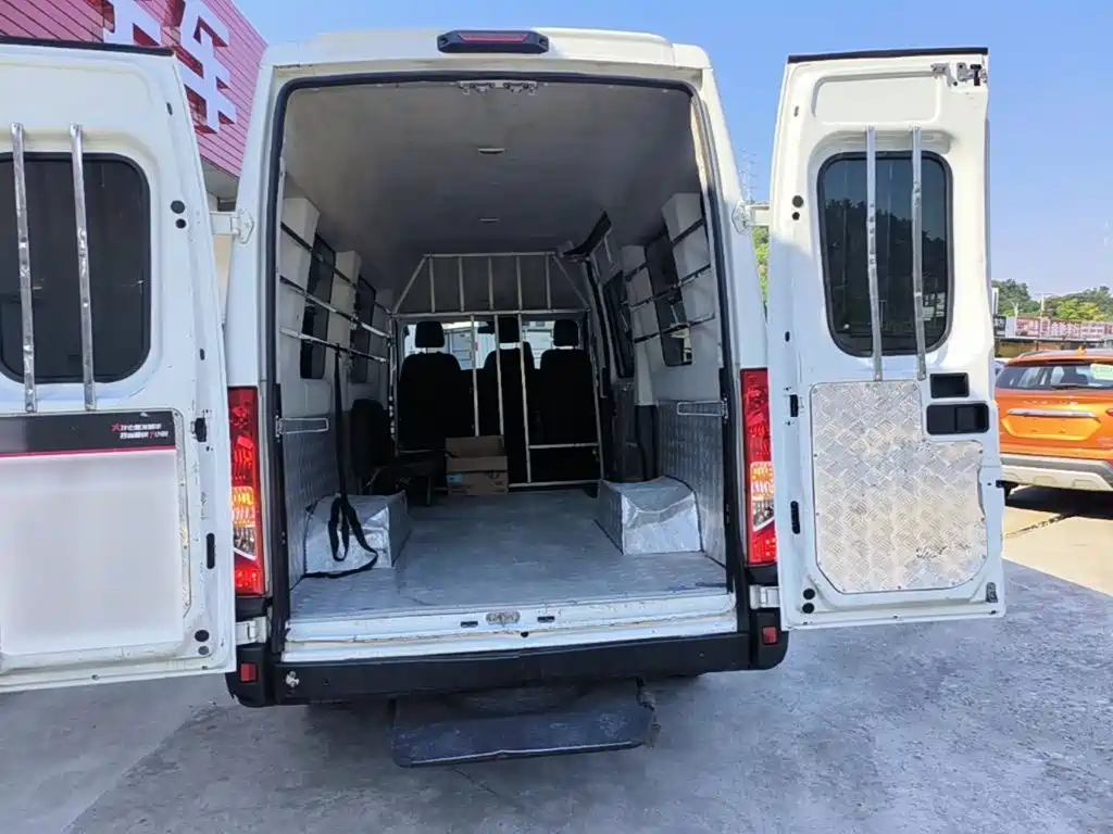 IVECO Ousheng — миниатюра 19