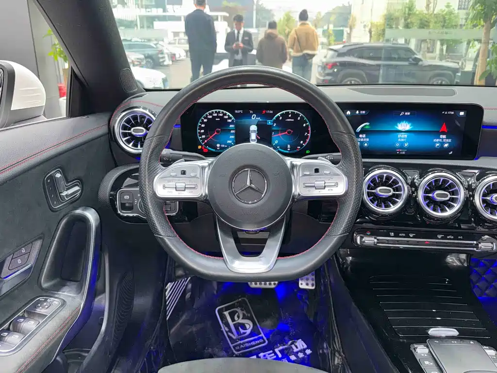 MERCEDES-BENZ CLA
