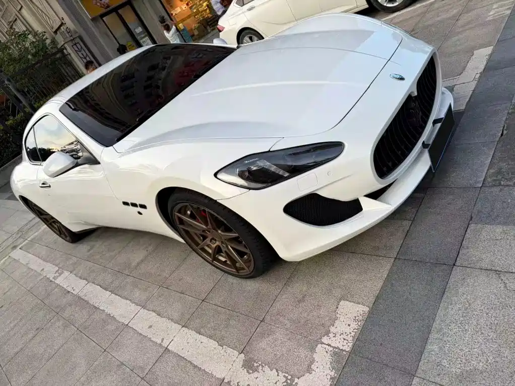 Maserati GranTurismo — миниатюра 4