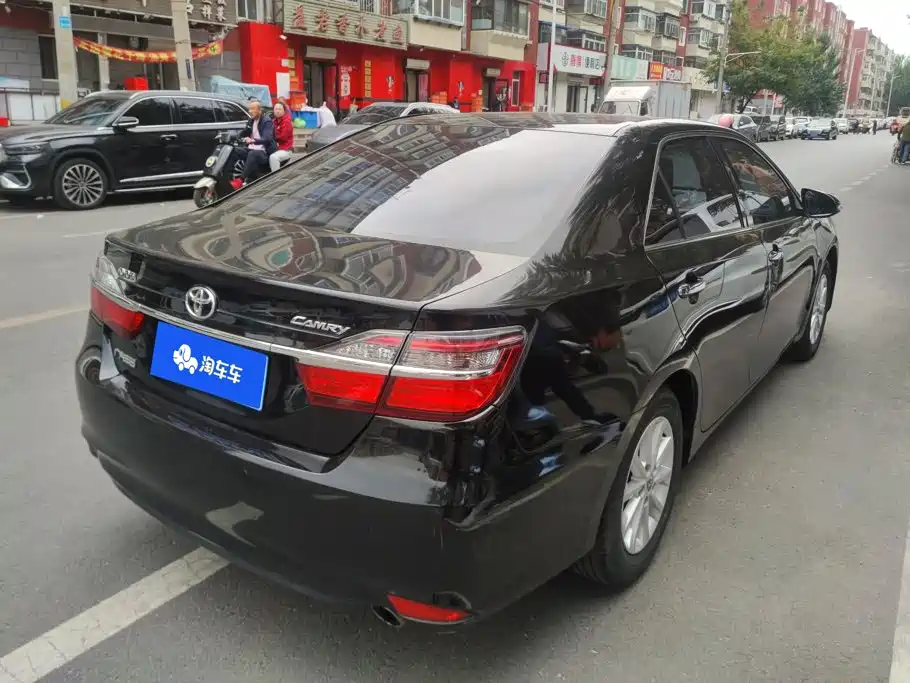 Toyota Camry — миниатюра 3