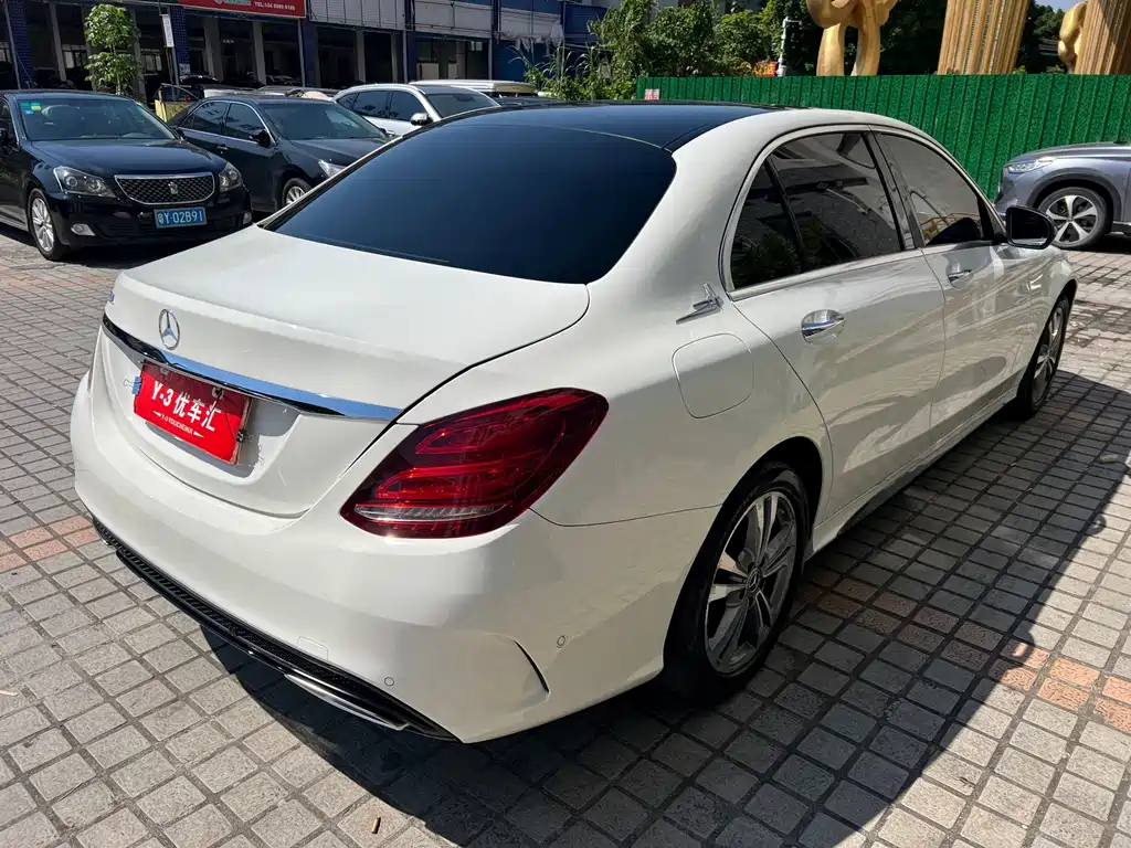 Mercedes-Benz C-Class — миниатюра 6